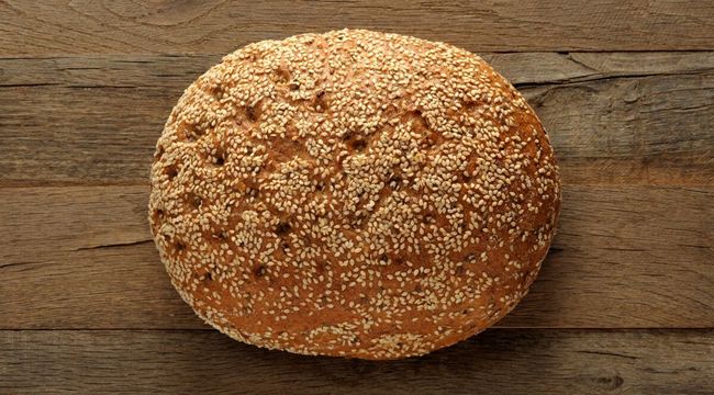 A JóKenyér magvas kenyere tökéletes lehet a pattanások ellen. HOL Magazin 2021.