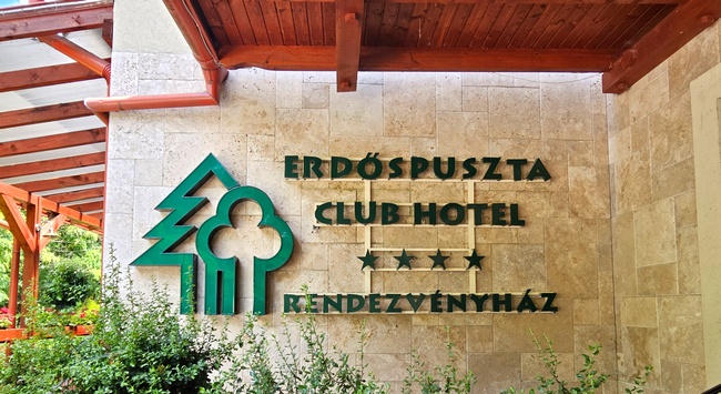 Egyedülálló élménypark Debrecen mellett. Erdőspuszta Club Hotel és Rendezvényház. HOL Magazin 2023.