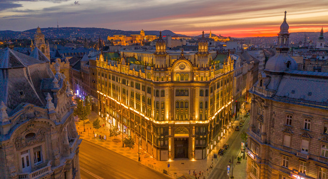 A Párisi Udvar Hotel Budapest nyerte el a „Hungary's Leading Luxury Hotel 2024” címet az idei World Travel Awards díjátadón. HOL Magazin 2024.