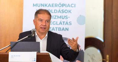 Gál Pál Zoltán a VIMOSZ elnöke nyitotta mega konferenciát. HOL Magazin 2024.