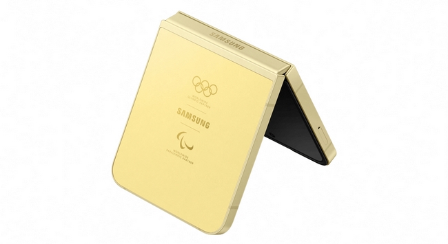 A Galaxy Z Flip6 Olimpic Edition a párizsi olimpián. HOL Magazin 2024.