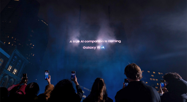 Samsung Galaxy Unpacked hologram kivetítés. HOL Magazin 2025.