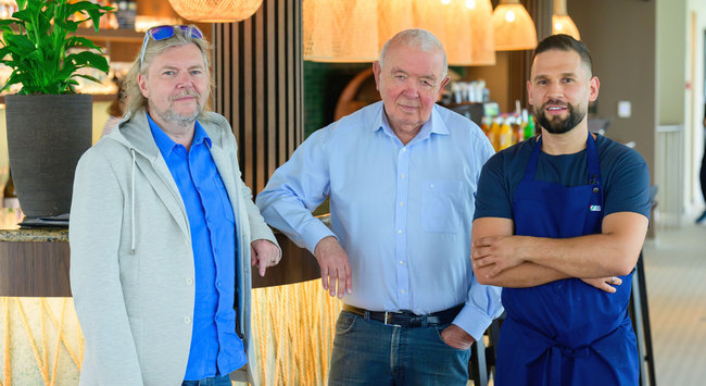 Gerendai Károly, olgár György, Rácz Jenő. Ypsilon Étterem. HOL Magazin 2025.
