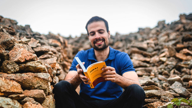 Ripka Gergely. Nemzetközi díjat nyert a Tokaj Guide. HOL Magazin 2025.