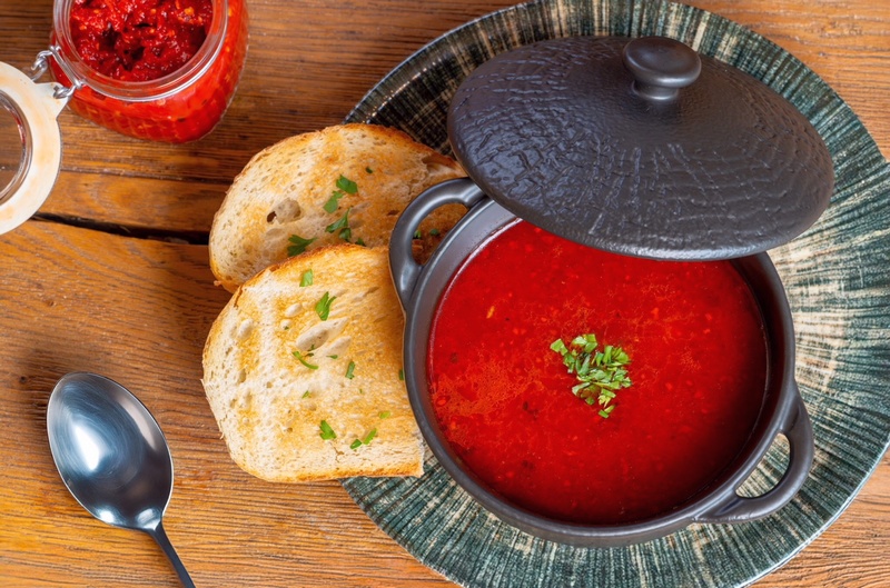 Újranyitott az Apostolok Étterem. HOL Magazin 2025.