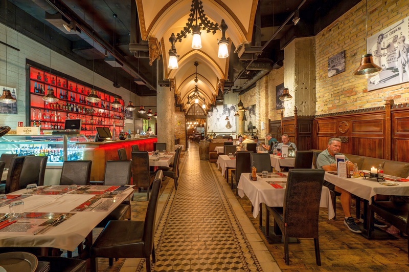 Újranyitott az Apostolok Étterem. HOL Magazin 2025.