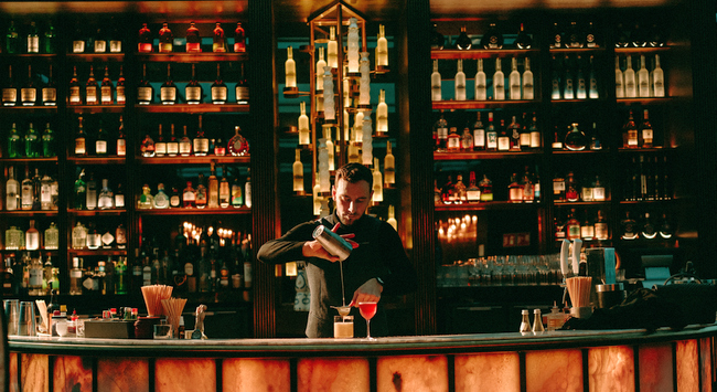 Golden Peacock cocktail a Matild Palota The Duchess Bárjában. HOL Magazin 2025.