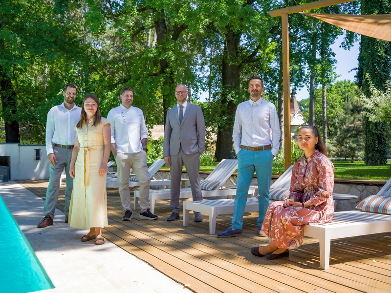 10 éves a dánszentmiklósi Botanica Étterem. A Csapat. HOL Magazin 2026.