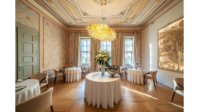 Az esztergomi 42 Restaurant is a Dining Guide legjobb vidéki éttermei között. HOL Magazin 2026.